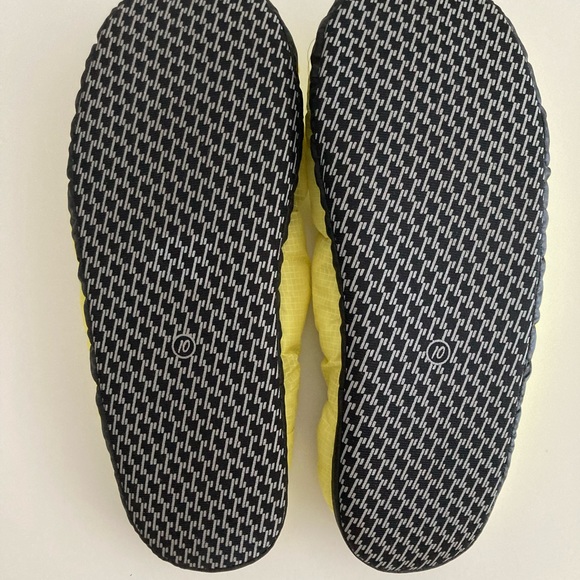 Circus puff slides slippers ✨ free with purchase - Picture 3 of 6